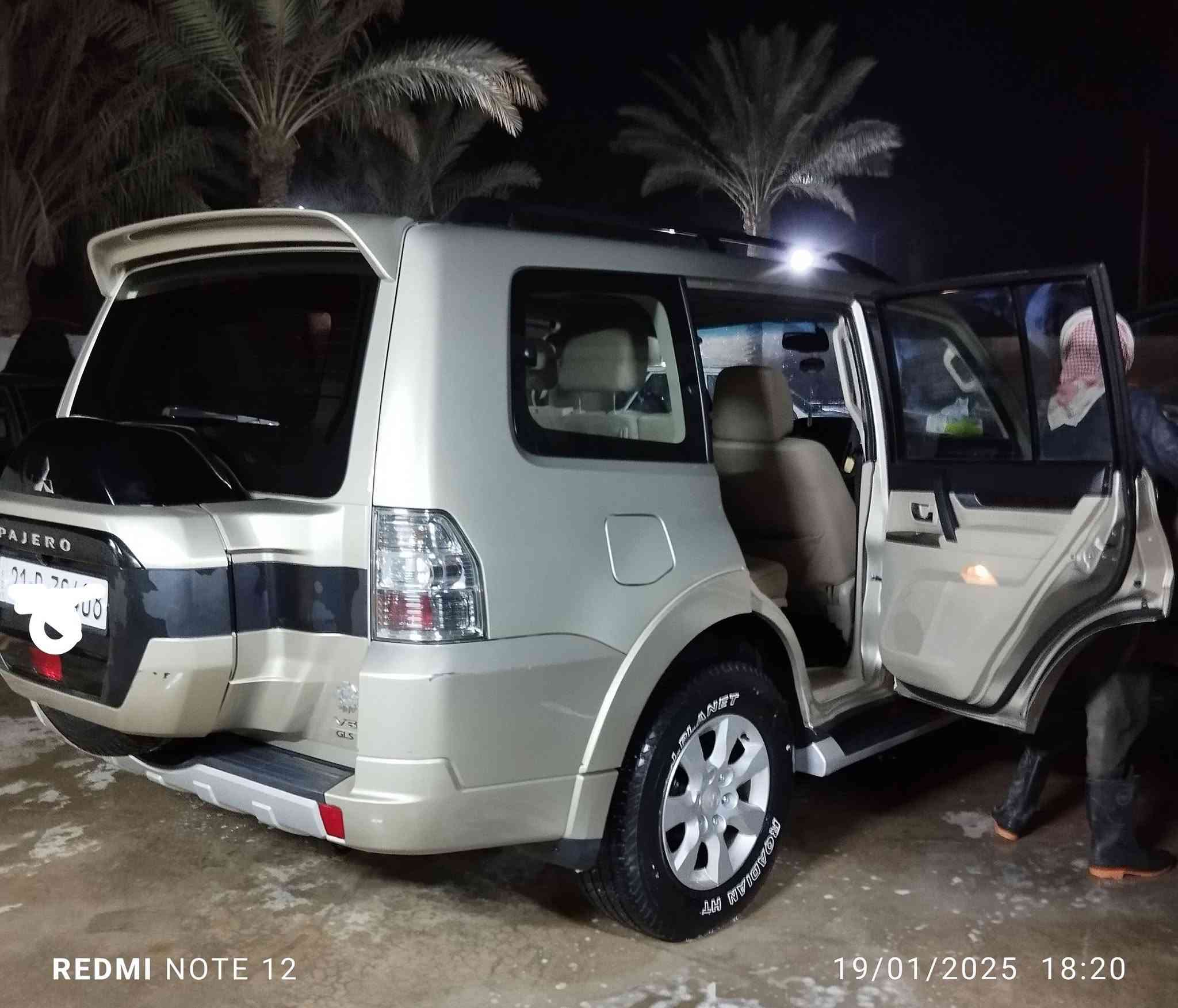 باجيرو موديل ١٨
بلاش،بسعررر ١٥٩ 
جدا نظيفه
خليجيه شركة المجدوعي
لون مميز مكفوله من الصبغ والتبديل
مواصفات تحكم ستيرن جهتين مري شفط كاميرا وشاشة فتحة قمارة كهرباء 
٧ راكب
تبريد ثلج
مغلفه جلد بقلاوة
محرك وكير بلاد ومكفول
تخم تاير
حداديه جديده
السيارة بيها شخوط مامبينه بالجوملغ والباب بسبب الاطفال
وصبغ مقدار شبرين بالدعاميات اما الحديد مكفول بالكامل من الصبغ
خابرو راعيها كوني مكلف فقط
الاتصال على ***********
السيارة رقم سليمانيه وموجوده بالديوانيه
