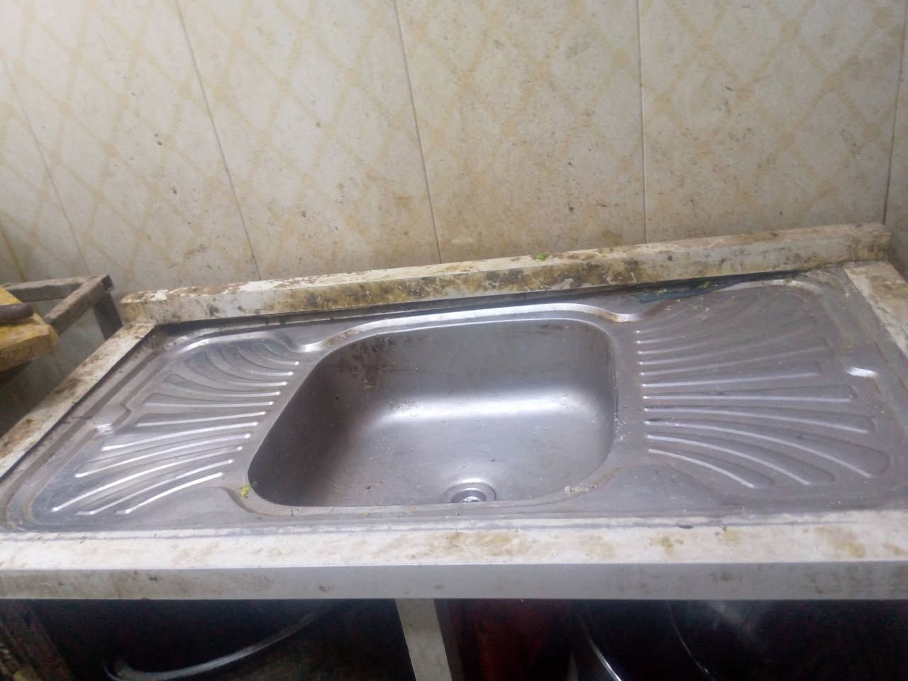 السلام عليكم  اغراض مطعم للبيع مستعجل عله البيع ونظيفه الاغراض ابيع شله تجي وتشوف كامل من كلشي اغراض اكلات سريعه  مجمدا حجم صغير
جم خانه كبير 
شويه كص 
طباخ مال فلفل 
طاوه تكله فلفل
قنينة غاز أو كشر 
مبردا حجم وسط 
مثرانه فلفل او لحم 
ميز عادي 
تانكي ماء حجم طن 
تانكي ماء ابو 100 لتر 
معين سكاكين طوس اغراض نواعم هواي 

 العنوان بغداد الكاضميه شار الطي للاستفسار الاتصال على الرقم *********** رصيد وتساب فقط 
السعر خاص تعال
