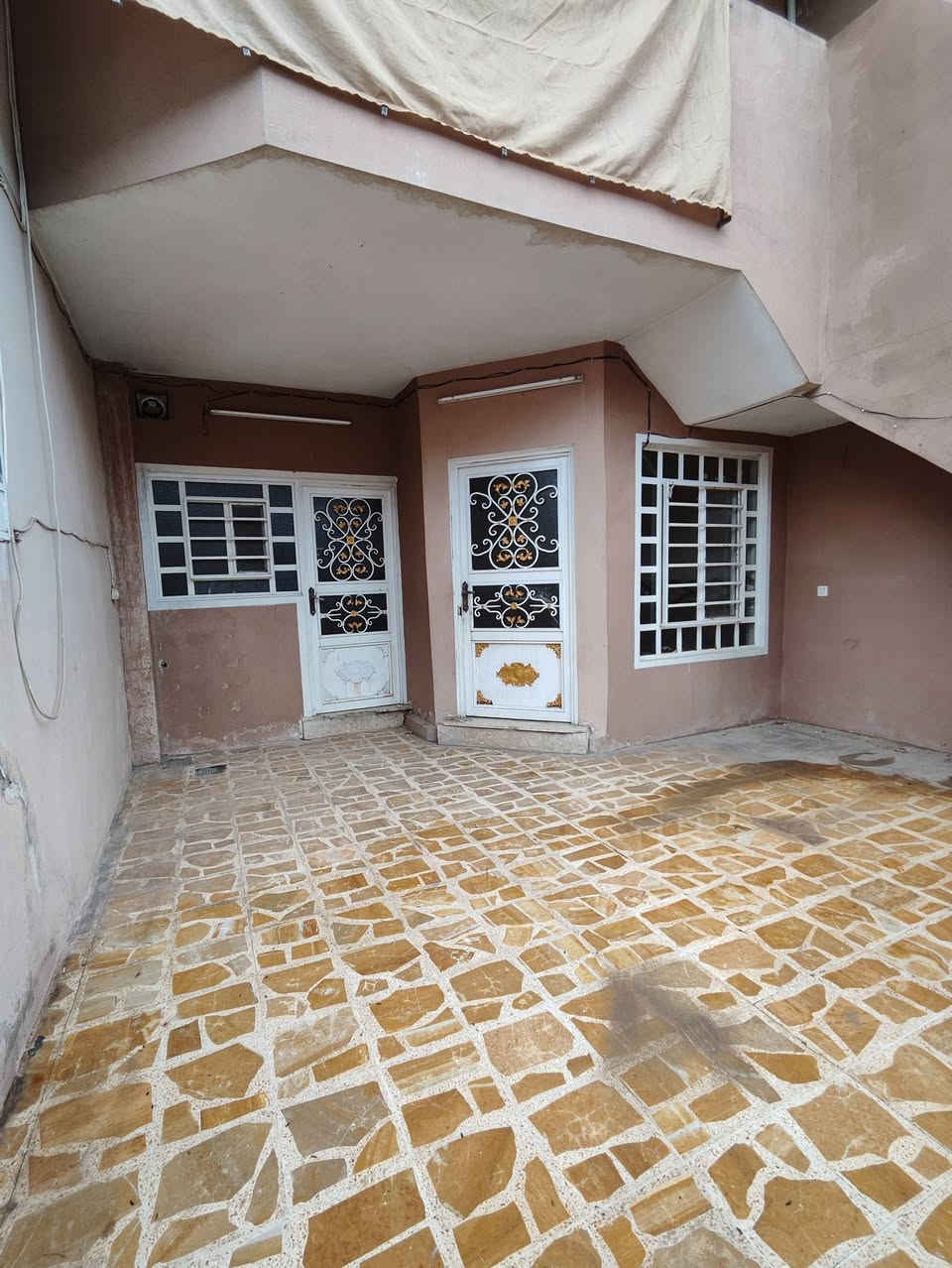 🔹دار للبيع في حي #الميثاق🔹
- مساحة الدار : 115 متر واجهة 6 متر
- شارع تبليط 
- سند طابو شرط التحويل
الدار طابقين معزول يصلح للاستثمار بوارد تقريبي 550 الف

🏠 تفاصيل الدار :- 
الطابق الاول :غرفة نوم، هول، مطبخ ، استقبال، صحيات ، كراج
الطابق الثاني : غرفتين، هول ، صحيات ، مطبخ

السعر والتفاصيل داخل قناة التلكرام : 
https://t.me/baet_alhadhara
_______________________________________________
للاستفسار:- 
***********
*********** 
مراجعة مكتب بيت الحضارة للعقار:
 عنوان المكتب سايدين حي الوحدة قرب مول سانكو 2
