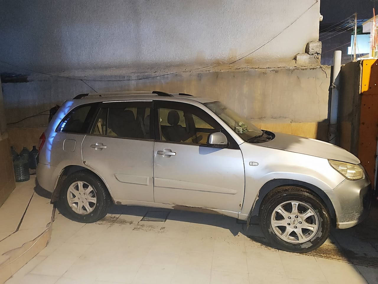 سلام عليكم ورحمة. سياره تيكو للبيع مديل 14 سياره نضيفه ماشيه 120 الف كليو سياره لون سلفري  سعر 64 ورقه بيها مجال للشراي  لل استفسار رقم واتساب *********** مكاني البصره ابو الخصيب مهيجران•*
