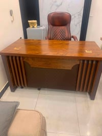 ميز وكرسي مكتب السعر 200 وبي مجال العنوان بغداد زيونه07721479719