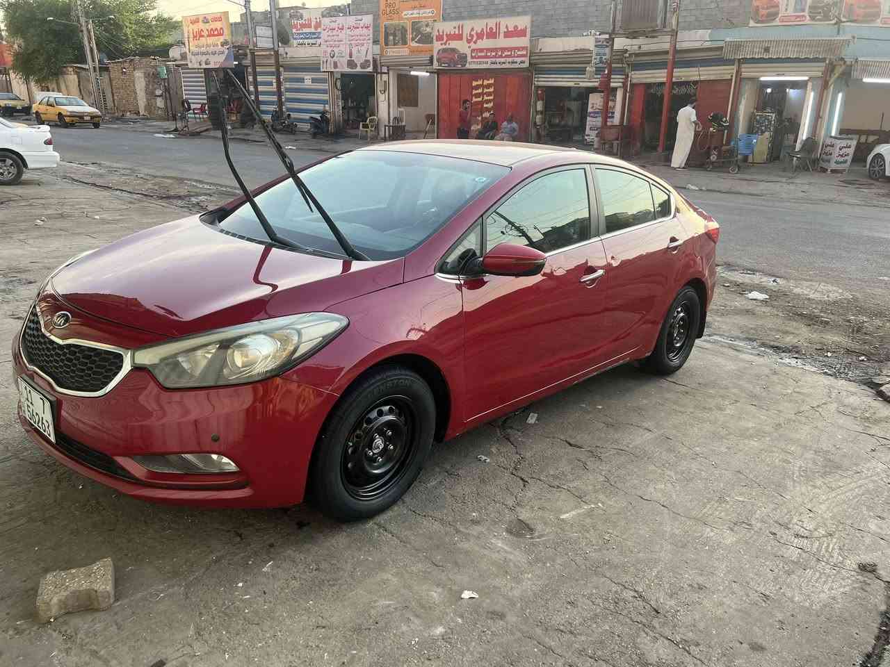 سلام عليكم كيا فورتي مديل 16 حادثه بس بنيد وهنا بالعراق بيه جاملغ مصبوغ ماشيه 96 سعر 118 بيه مجال بصيط سياره بسمي مكان بغداد الامين ***********
