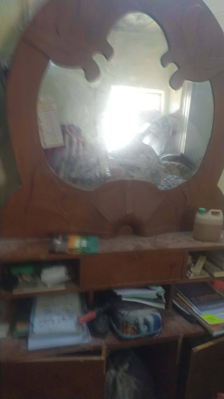 غرفه نجاره للبيع محتاجه شويه ترتيب كنتور 6بيبان سعر مناسب كلش مكان حله شارع 80 مكلفه شراي يتصل على الرقم ***********
