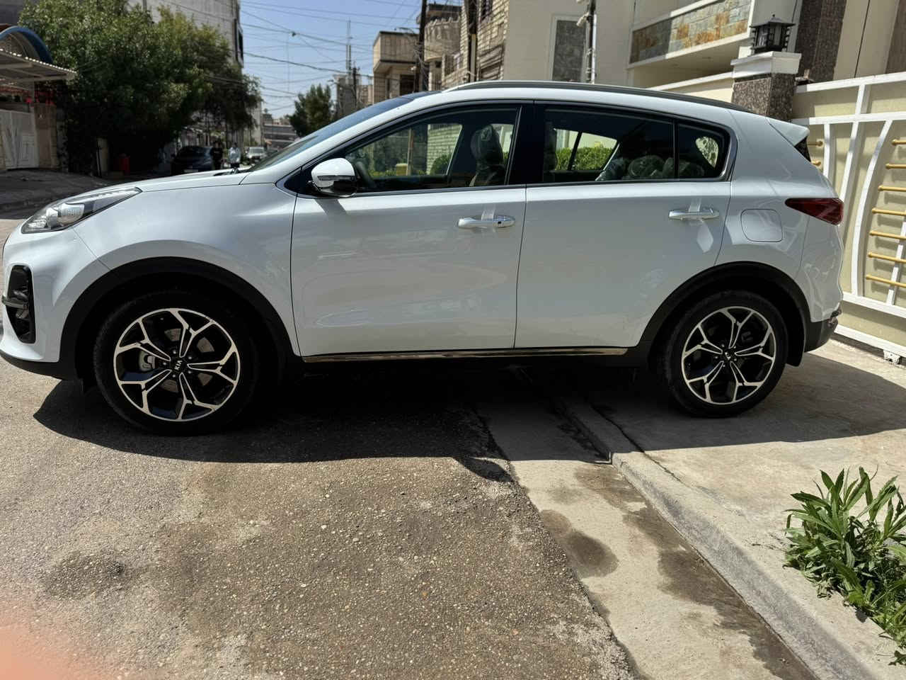 سلام عليكم سبورتج 2021جيتي لاين معروف موصفاته فول الفول ماشيه 59مكفوله كفاله عامه عدى جاملغ بيها إصبع بارد وباب خلف سايق رصعه سياره استخدام شخصي سعر 215 اتصال عل رقم ***********غير متواجد عل فيس عنوان بغداد المنصور
