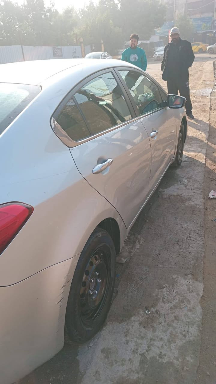 فورتي موديل ٢٠١٤ Gdiمثل ما موضح بلصورة وبلسونار حادثهة جاملغ امامي وبنيد رقم بغداد دولي بأسمي داخلة هزة جديدة صفر غرامات لسيارة شغل واطلع ولينشاف بلعين ما ينضم خير من الله لسعر 103وبيها مجال بصيط حك لجية *********** مكاني بغداد العبيدي
