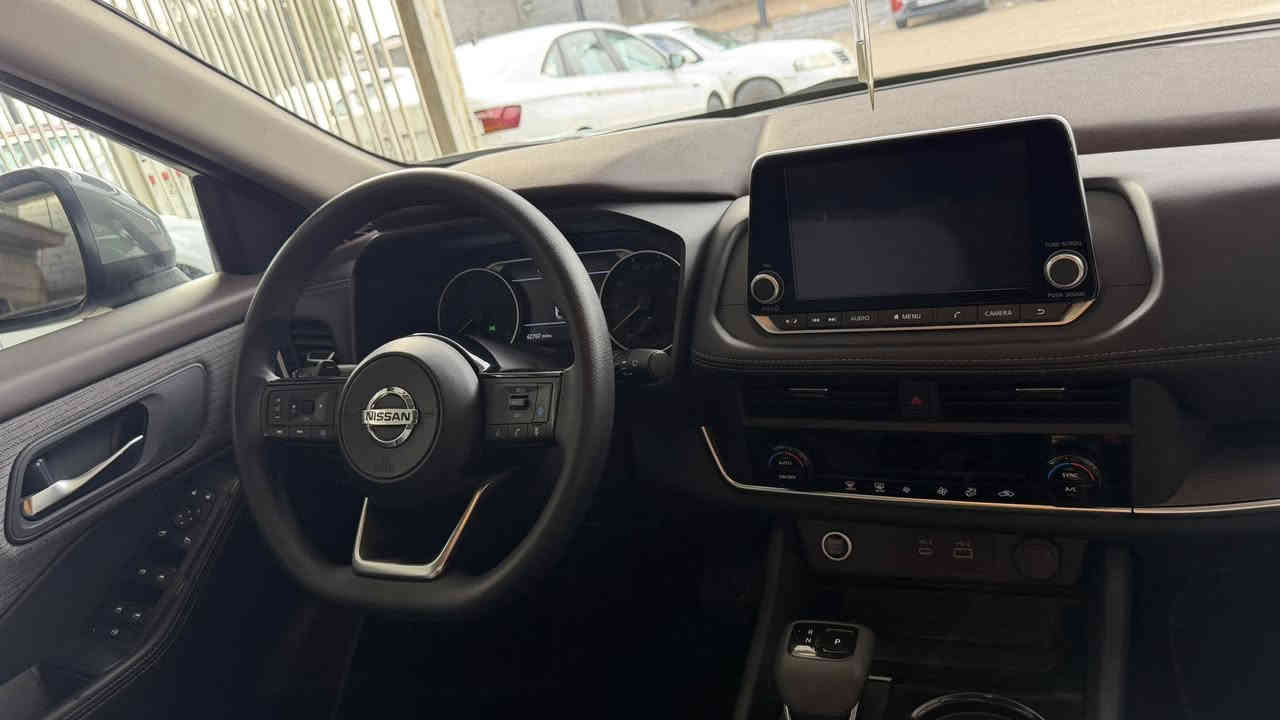 سلام عليكم نيسان روج 2023  للبيع ضرر جاملغ ربع بوند ايرباك فقط ستيرن سيارة كلش حلوة ونضيفة تترقم كل المحافضات السعر 179 وبيها مجال للتواصل *********** واتساب بي
