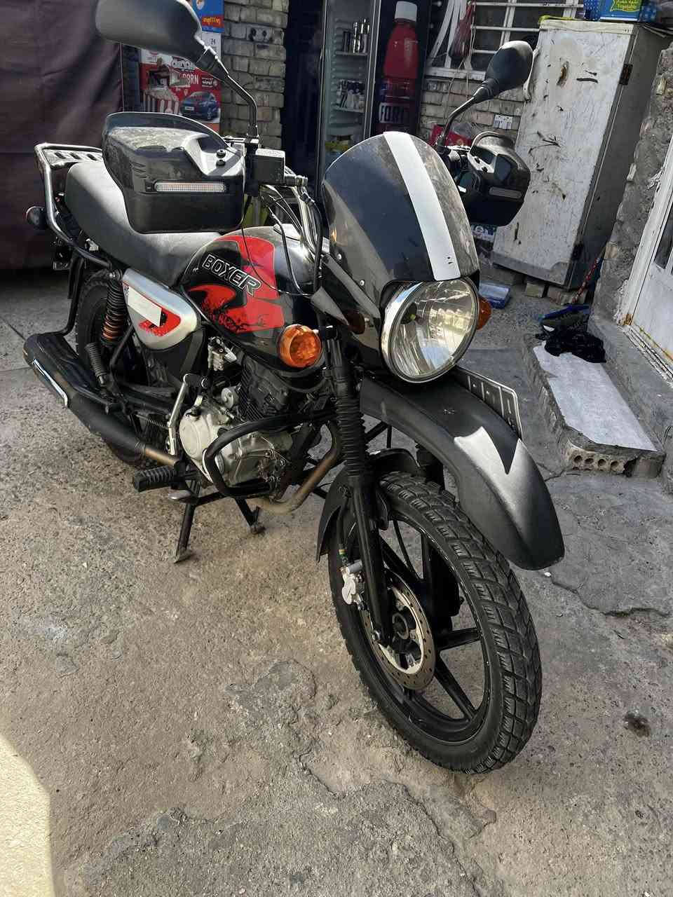 سلام عليكم بوكسر للبيع مديل 21 بسمي تحويل ثاني يوم الدراجة خير من الله مكان بغداد زعفرانية ما بيها نقص  سعرها 1800 وبيها مجال واتساب *********** اتصال رصيد***********
