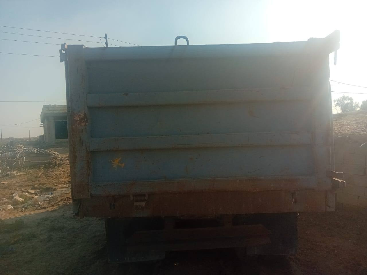 السلام عليكم 
للبيع بدي ابو العلم كامل دبل شاصي ونج جديد بي شويه اخياسات مكانه واسط نعمانيه للاستفسار اتصل
‎***********
