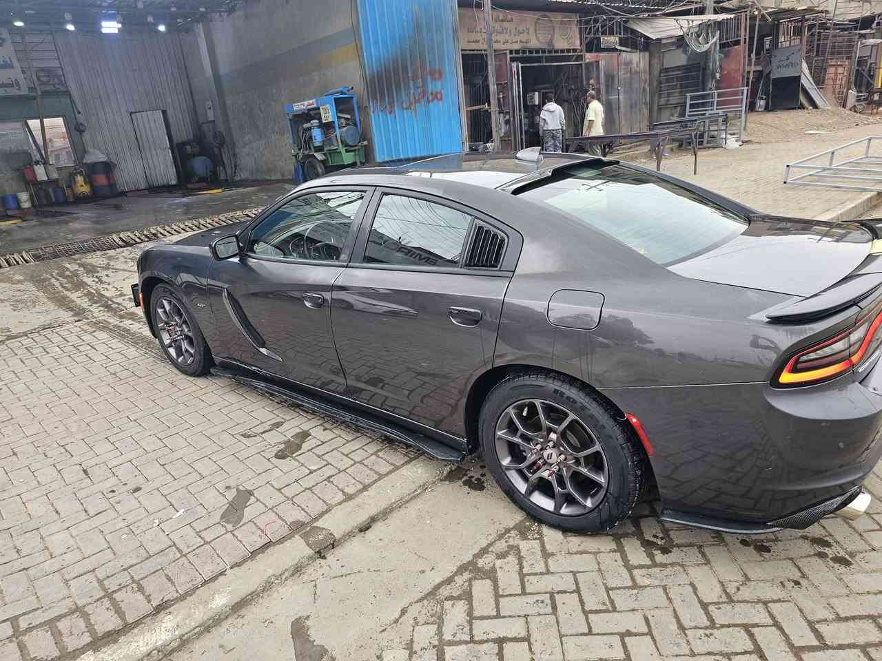 السلام عليكم للبيع جارجر مديل 2018 رقم بغداد الدولي السنوية لل 2030 فول GT السيارة فور ويل ماشية 120 K اللون فيلي السيارة داخلة بيها بارد الجهة عكس السايق وبالعراق  بيها حادث بسيط ونصبغة جهة السايق وربع من البنيد  وحاليا جهة السايق جاردة يرادلهة اعادة صبغ كل التفاصيل ذاكرها الك ا مع السونار السعر 170 مكان السيارة بغداد الدورة ***********
