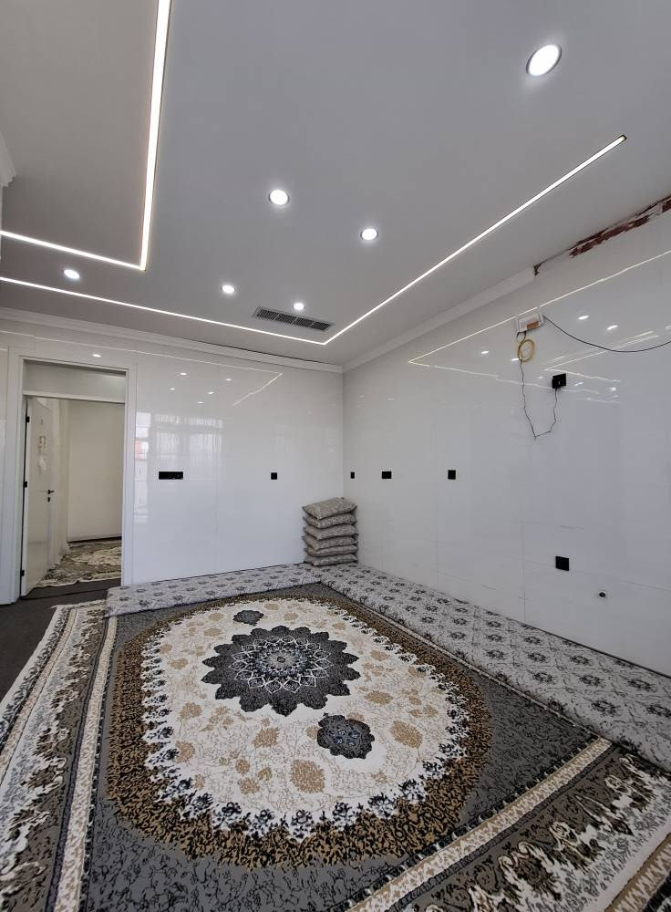 عربي 👇 کوردی 👇 
منزل 🏡 للبيع في أربيل 
مساحة 110 متر مربع طابق و بيتونة طابو صرف فول مواصفات قليل مستخدم مقابل حديقة شارع يمي 12 متري 
يتكون بيت بيها... كراج نظام بوكسات+ استقبال+ مطبخ حار و بارد صالة غرفة نوم مجموعة صحيات+ بيتونة 
سعر جدا مناسب .أي شخص تشتري هذا بيت للإيستثمار للإيجار 250 ألف دينار شهري
عنوان أربيل 📍 حي تعجيل جديد قرب بنصلاوة 
الاستفسار تواصل 0750,497,3000 واتساب و فايبر 
 ****----****----****----****----****
کوردی 👇 
خانوو🏡 بەرامبەر حدیقە بۆ فرۆشتن لە هەولێر 
بەنرخێکی زۆر گونجاو 🔥 
ڕووبەری 110 مەتر مربع  یەك قات و بەیتونە تاپۆ فول مواسفات کەم بەکارھاتووە کۆڵانی 12متری لەموقیعێکی زۆر باش 
خانوەکە پێک دێت لە.
گەرج نیزام بۆکسات چێشتخانەی سارد و گەرم ژووری میوان هۆڵ داخلی و ژووری نوستن حەمام و توالێت+ بەیتونە 
ناونیشان هەولێر 📍 تەعجیلی نوێ نزیك بنەسڵاوە 
بۆ زیاتر زانیاری پەیوەندی بکە 
0750,497,3000 واتساپ و ڤایبەر أربيل, العراق
