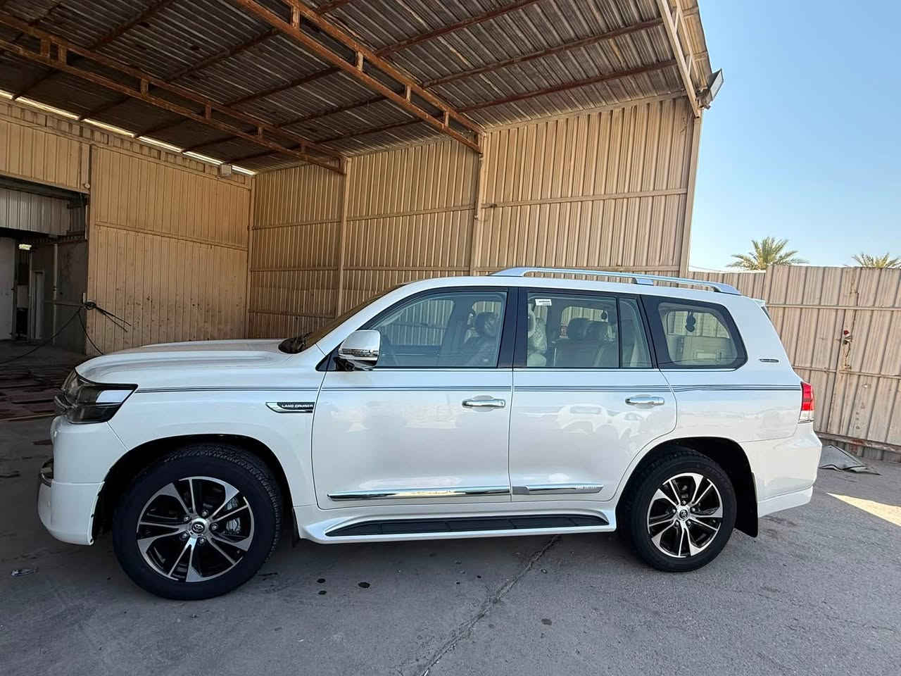 السلام عليكم لاندكروز 2021 ماشيه34 فئة الـ SAS معروفه موصفات الساز 4كاميرات 3شاشات  صندوق كهربائي مكفوله
السياره نضيفه والصور موجوده 
للاستفسار اتصل على الرقم***********
