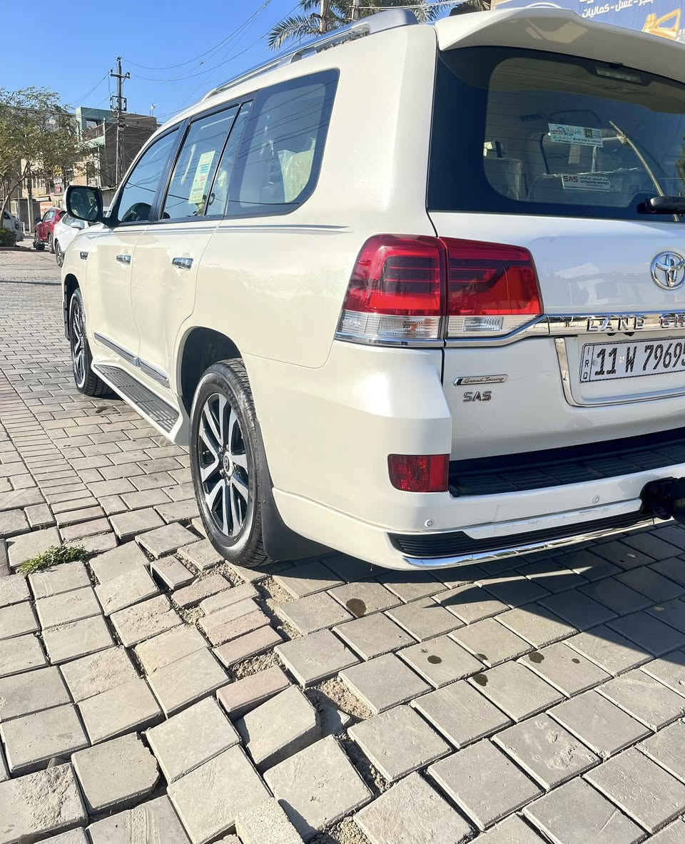 تويوتا لاندكروز 2019 شركة ساز باب اول  جديدة جداا
كفالة عامة من صبغ وتبديل فقط بارد بسيط حتى الدعاميات كفالة سيارة ع وضع الشركة 
🔹رقم بغداد الدولي   
🔹ماشيه 86 الف قابل للزيادة
🔹فول مواصفات ١/١ 
🔹8 سلندر 4600
🔹وايرلز شاحن 
🔹سبايدرات كروم 
🔹اسطاب ضبابي 🌁 خلفي 
🔹لايت متحرك ناصي بلاجكتور زنون 
🔹مراية عاكسة لضوء
🔹صندوك كهربائي شفط 
🔹عدادات لكزس
🔹مري قلاب
🔹نظام ايكو اوتوماتيك 
🔹شاشات خلفية تطبيق بلادي 
🔹  5ويل كروم 
🔹تشغيل عن بعد 
🔹كشنات جلد بقلاوة 
🔹مري قابل لطي ترحيب 
🔹دبل ماوس 
🔹حساس خلفي امامي 
🔹نظام الزحف
🔹نظام ABS
8 اير باك قمارة شاموه 
🔹نظام EST 2nd
🔹كشنات جلد اصلي 
🔹مري قلاب 
🔹ترحيب مري قابل لطي
🔹طفاية كشن 
🔹مراية عاكسة لضوء 
🔹شاشات خلفيه 
🔹دبل كهرباء الكشن  
 🔹كشن 3 دكم 
🔹بصمة احتياط ممستخدمة 
سيارة جديدة جداا وبأسمي 
وباقي مواصفات الساز معروفه
السعر/ 54 $ وبيها مجال قليل حك جيتك

بغداد حي اور قرب نادي النفط الرياضي 
*********** ابو محمد
