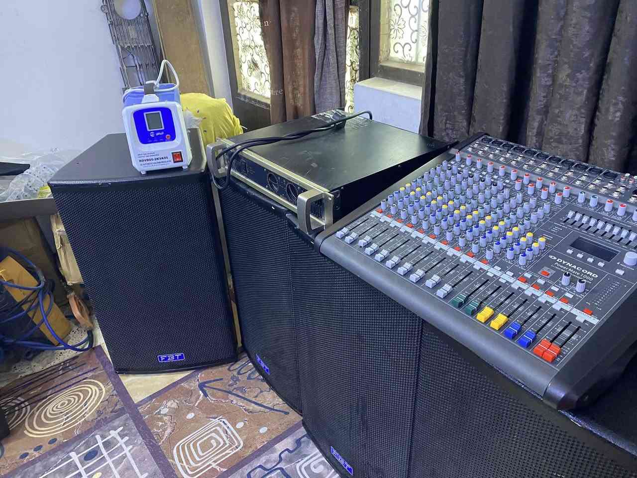 سلام عليكم
اخوان منظومة صوت متكامله 
جهاز  داينكور كوبي امتياز ابو ظمان
سماعات FBT كوبي امتياز سبيكر وليس كهربائي 
رافع قدرة الرياض 
باور يوماها كوبي 7000واط 
ستاندات وايرات كاملات 
الله شاهد الغراض جديدات بمعنا الكلمة ماخذهم بمحرم الفات من معرض حيدر البياتي ومامشتغلات هواي الله شاهد مجالس قليله ينحسبن عل أصابع الله شاهد 
عنوان بغدادمدينة الصدر الجوادر قطاع 71
سعرهم 2مليون
للتواصل ***********
