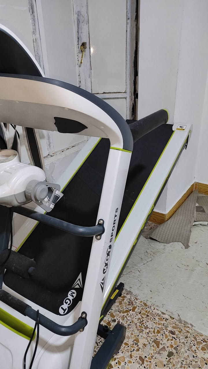 جهاز جري كهربائي من ماركة MGT مستعمل شي قليل وجهاز فد شي الجديد مالته 925 رايده 780 اي واحد يريد يراسلني علئ المازنجر او يتصل علئ هذة رقم ***********
