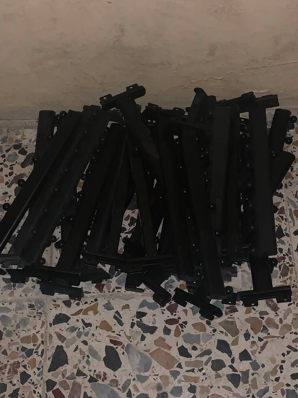 سلام عليكم تعاليك العدد 55 سجه حائط 18 ذراع سجه أم الخرز وكو بيهن بدون خرز العدد35 ستاندات تكرمون أحذية 👞 العدد 10 شلعه وليس مفرد رقم الهاتف ***********
