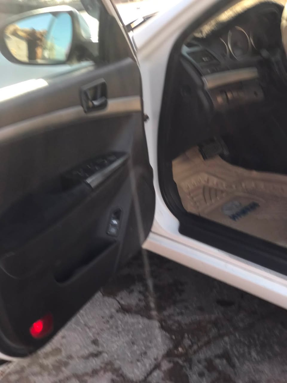 بيع مستعجل 👉 للبيع سوناتا مقدس موديل 2008 كوري  مكينه 2000 دوش المرغوب
بيها صبغ  جاملغين الاماميه اثر ضربه بالصفحه اليمنه مال السايق يعني صفحة الصدر  السياره ومعمره وجاهزه حاليا وصبغ  بوجه الصندوك مال السياره وقماره كلير سونارها موجود 
رقم ديالئ مداوره باسم ولد بالبصره مشروع وطني رقم انكليزي يعني شغلك بالبصره مداورتها سنويه ل 2028 تحويل مباشر. 
سياره نظيفه وجاهزه من كلشي مال جناي ما بيها نقص. 
مكينه كير جديدات تبريد تخم تاير كهربائيات كله كفاله.  
(السعر 75$ للشراي) العنوان بصرة / القرنه 
،،،
(( *********** ))
