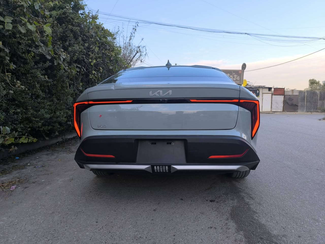 الفورتي الشكل الجديد كلياً موديل
KAi K4  25 ( وارد امريكي ) . 
ماشية 11 الف  فقط . 
لون مميز سمنتي 
حادث بسيط قطعة وحدة فقط بنيد 
( بنيد صبغ فقط ليبلغ واحد السيارة )
مواصفات ( محرك 2000 دوش سمارت ذكي . بصمة تشغيل وابواب وصندوك ، تشغيل عن بعد ، شاشة ايباد كبيرة ، كاميرا خلفية ، ويل كب ، سايد بريك دكمة ، لد نهاري شمسي ، لايت 3 عدسات زنون بلادي ، بك لايت لد ، رادارات 360 ومانع توقف ، نقاط عمياء ، كروس سرعة ، مانع انزلاق ، تحديد مسار ، اوتو هولد ، نظامين قيادة ، وباقي مواصفات LX . المعروفة ) . حجر بشرط بلادي .
السعر / 158$  مكلف بلنشر 
الشراي يتصل على رقم ويدلل ***********
مكان / بغداد البلديات . وأي تفاصيل راسل واتساب او اتصل
