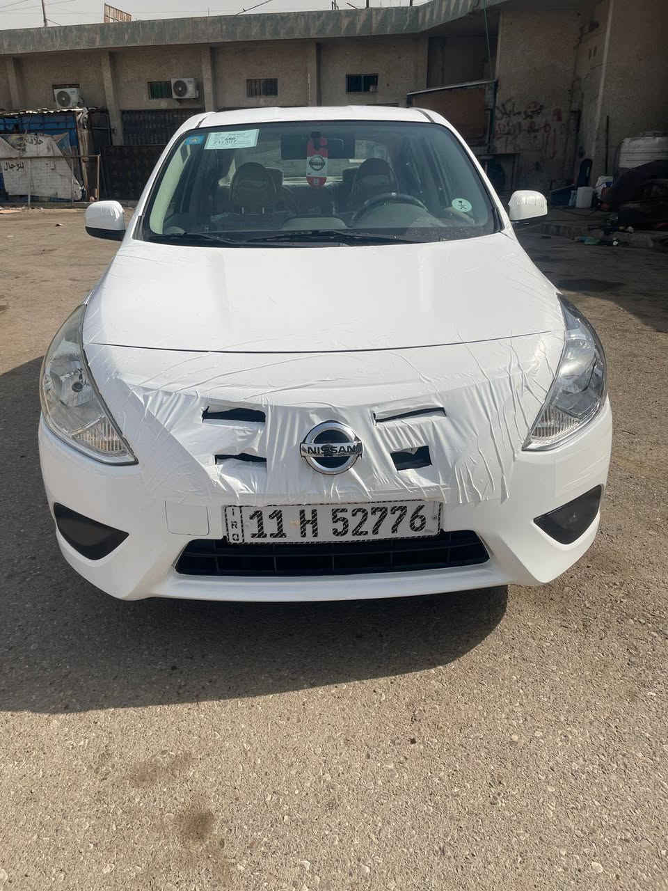 السلام عليكم للبيع فقط
‏نيسان هندي بليته زركه موديل 2021رقم بغداد دولي ماشيه 33 السياره جديده وجاهزه على اخر حبايه كير تخم تاير جديد مكينه حداديه تبريد كله جديد بييها جاملغ امامي بارد بدون اي دواخل السعر 112وبيها مجال المكان السياره  بغداد رقم *********** ***********
