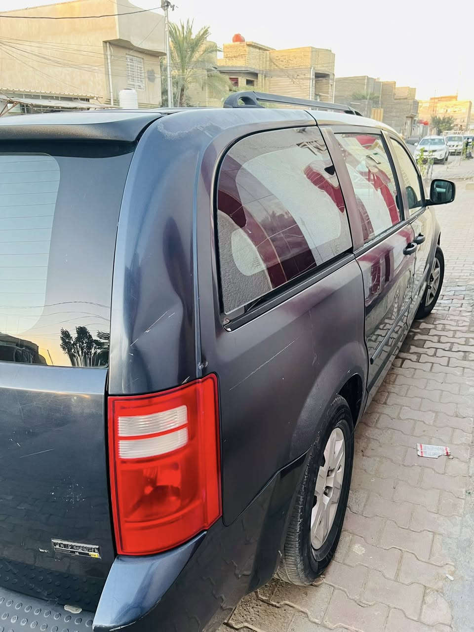 السلام عليكم 
للبيع دوج كرفان رقم بغداد بأسمي 
مكينة وكير خير من الله  المكينه3300  حدادية جديدة كلها الغرفة نظيفة ومرتبة حادثها بالعراق جاملغ خلفي عكس السايق فقط بها 3 قطع جاردة ما مصبوغة ولا غيرة باقي التفاصيل مثل مموضح بالصور السيارة عائلية 7 راكب 
السعر 85$ ورقة
باقي التفاصيل اتصل 
***********
