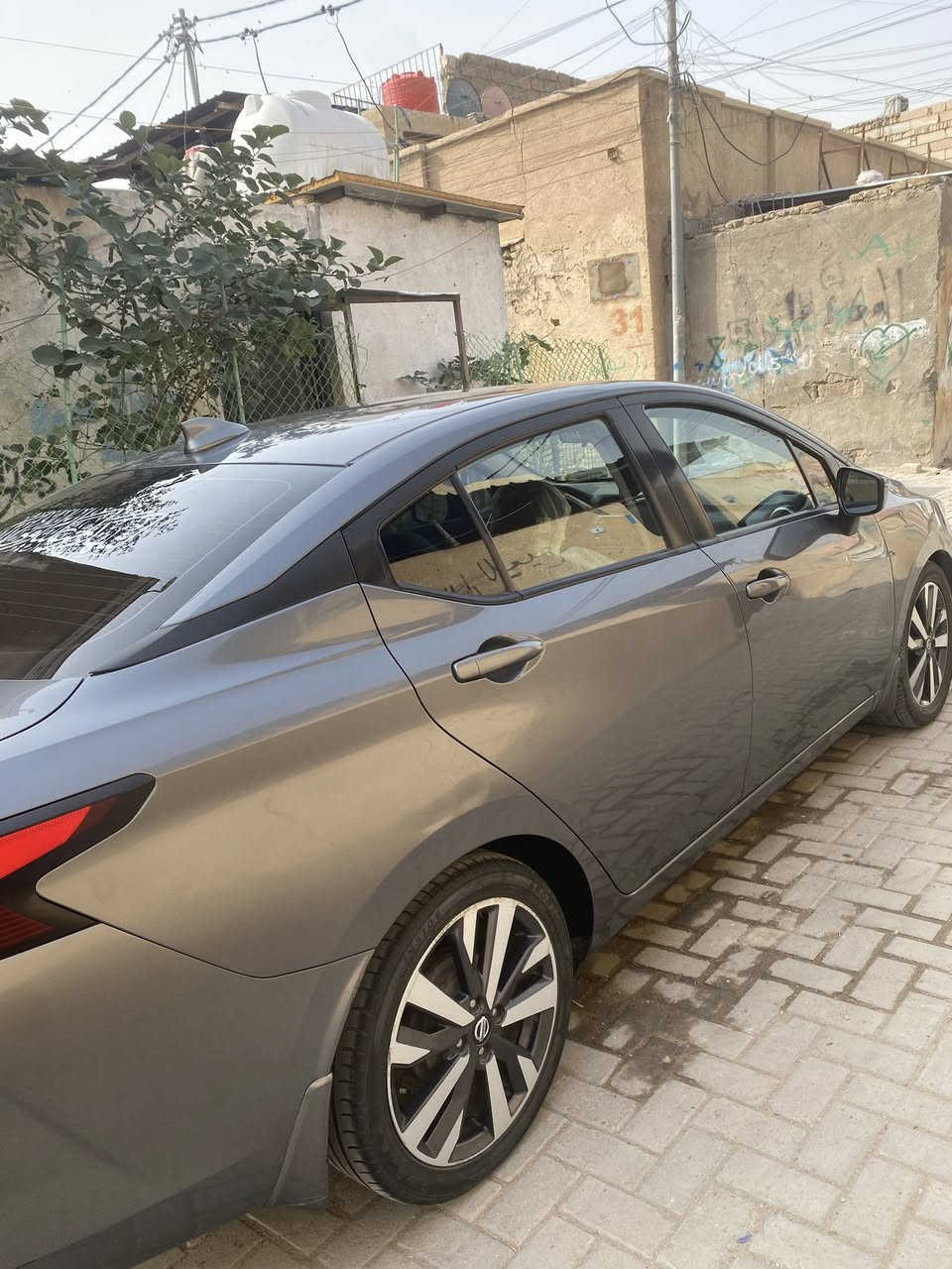 السلام عليكم نيسان فيرسه مديل 21 وارد امريكي معوقين بعد سنتين اصير حره كفاله من الضربه بس بيه بل جاملق كد شبر مرجعينه عل بارد ولباقي شوف العين  السعر ١١٧ المكان البصره الاصمعي التواصل علهاذ الرقم ***********
