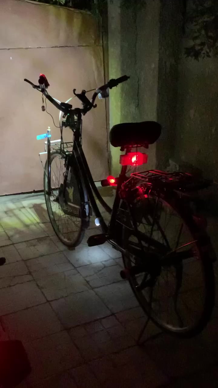 ايسكل بناتي حجم 26نضيف  موديل 18 قيم بل يرضي الله هوه وغراضه  مكان بغداد حي جهاد الالفين بايسكل كلشي مابي بلادي ***********فقط واتساب
