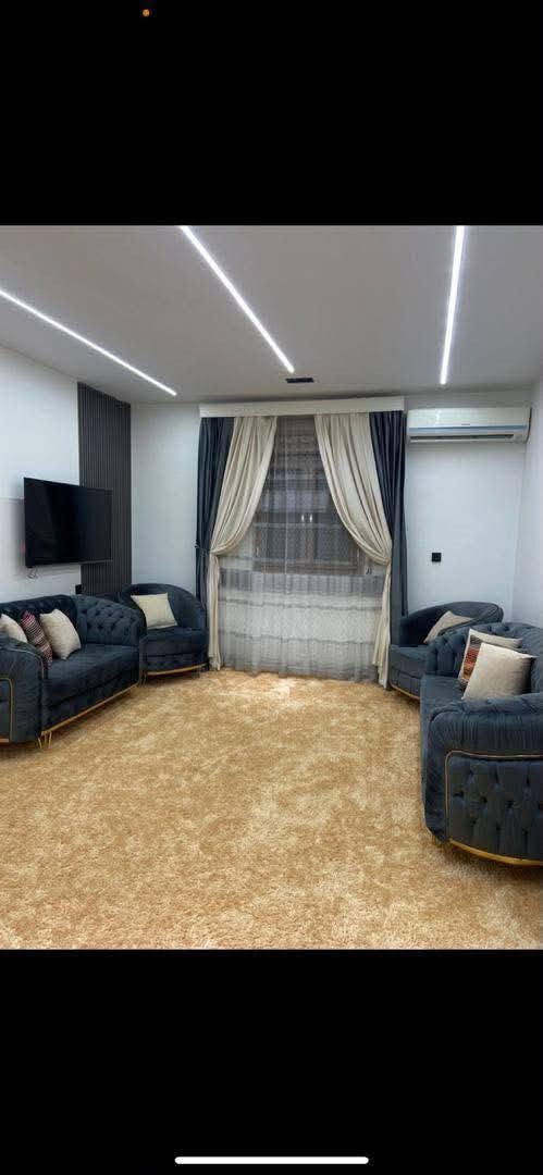 🏡 فرصة لا تُعوّض لامتلاك شقة مميزة في السيدة عائشة – كمباوند الجوهرة 6 ✨ تستحق اهتمامك.
🔹 غرفتا نوم. 🔹 صالة واسعة ومريحة. 🔹 مربوعة. 🔹 مطبخ عملي. 🔹 حمامان. 🔹 بلكونة + منور. 🔹 تشطيب حديث 2025. 🔹 الدور الأول. 🔹 مياه النهر متوفرة. 🔹 العمارة مكونة من دورين فقط، مما يوفر الهدوء والخصوصية. 🔹 تقع على شارعين. 🔹 شهادة عقارية جاهزة.
✅ موقع مميز داخل كمباوند الجوهرة 6 بمنطقة السيدة عائشة. ✅ مناسبة للسكن العائلي أو للاستثمار.
📞 للتواصل والاستفسار أو لحجز موعد للمعاينة، راسلنا الآن قبل أن تضيع الفرصه فيديو الشقه خاص


**إذا كنت صاحب هذا الإعلان وتريد حذفه لأي سبب، رجاءا أرسل رسالة إلى الدعم الفني**