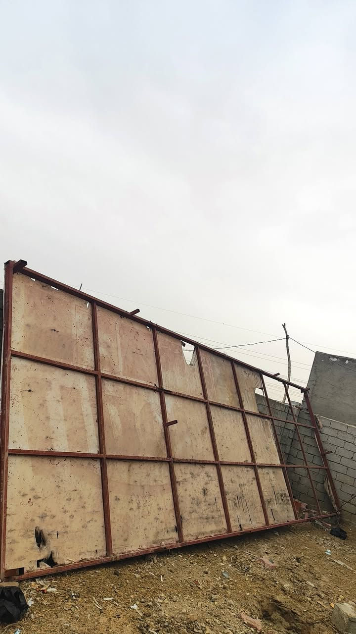 سقفيه البيع مكان نجف حي القدس
الطول 9 متر.       العرض 3 متر.    السعر 250.    الأتصال ***********
