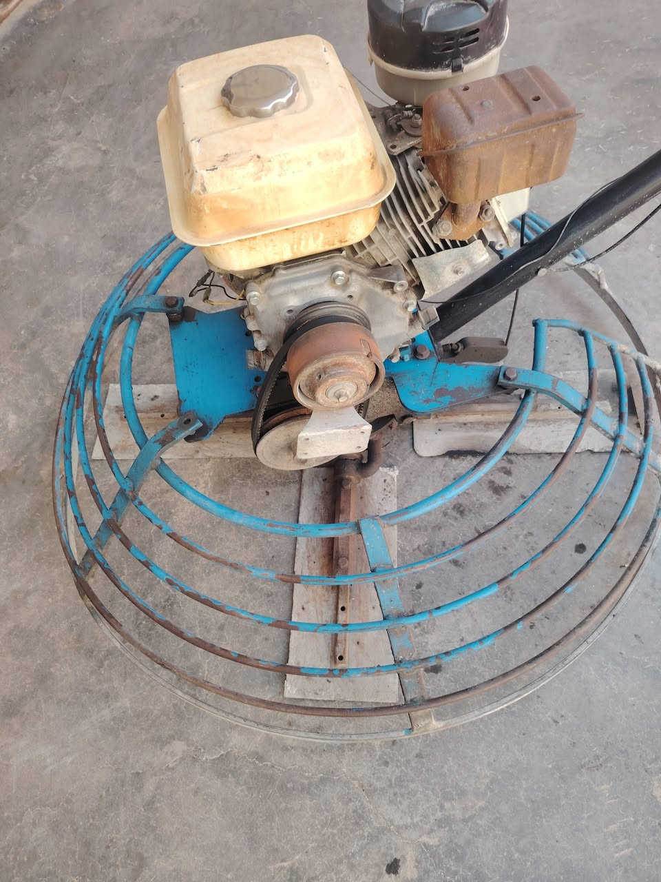 السلام عليكم
ساقوله للبيع نضيفه وجاهزه لشغل
***********
السعر ٢٢٥ وبيها مجال
