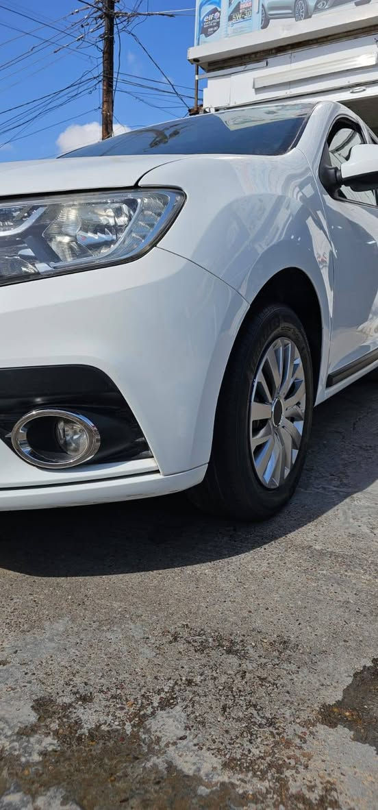 السلام عليكم
رينو سيمبول للبيع 
موديل 2020 
السيارة مكفوله من الصبغ
كير محرك كفاله 
شاشه وكامره 
السياره مدوشمه وكامله ارضيه وكشنات 
سنويه جديده هزه جديده يعني فقط تحويل 
وبالعافية على تصير من نصيبه 
السعر 90 وبيه مجال 
للاستفسار 0771200092


**إذا كنت صاحب هذا الإعلان وتريد حذفه لأي سبب، رجاءا أرسل رسالة إلى الدعم الفني**