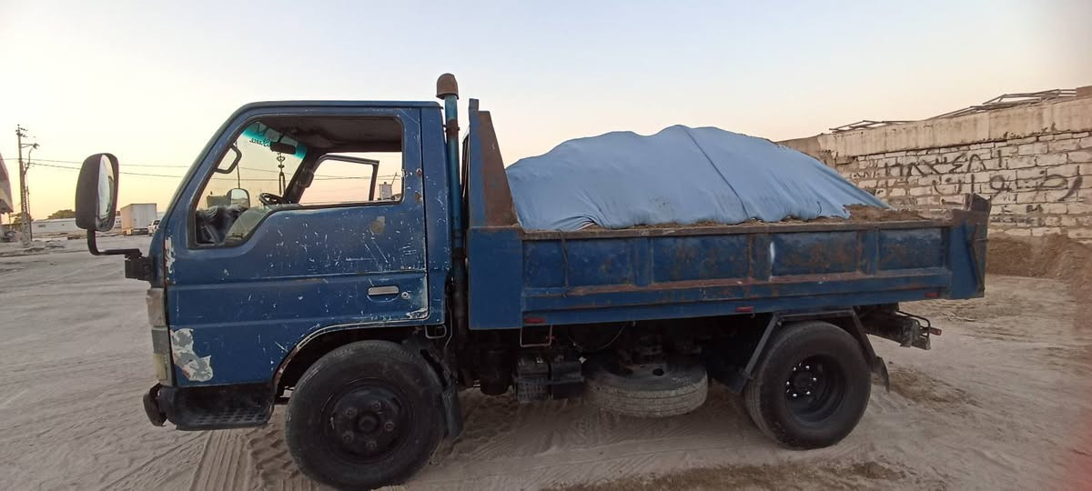 السلام عليكم
قلاب مازدا للبيع
موديل 95 
ماكينه معمر جديد رايمن 
طخم تاير جديد 
زوج باتريات جديده 
كهربائيات شغاله كامل 
رقم نينوى باسمي الشرعي 
حصه جاز بيها 
عنوان موصل
تواصل على الارقام 
***********
***********
