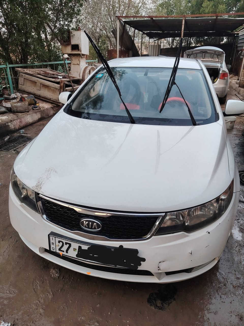 سيراتو ٢٠١٢ باسمي تحويل ثاني يوم  بيها مكانات مأشر تعديل بارد وبيها البنيد تعديل ومكحل مع تبديل بدنه فقط بدون ضرر داخلي  وبيها دوسات ضرر بدون تعديل محرك١٦٠٠ جيد كير٦نمر جيد تبريدها شغال ورقمها ذي قار دولي وكانها ناصريه مركز والسعر ١٠٠ ورقه وللاستفسار الأتصال ***********
