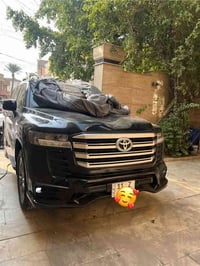 لاند كروز موديل 2025 فئه GXR شركت ساز ام الضمان ماشيه 11 الف فقط استعم...