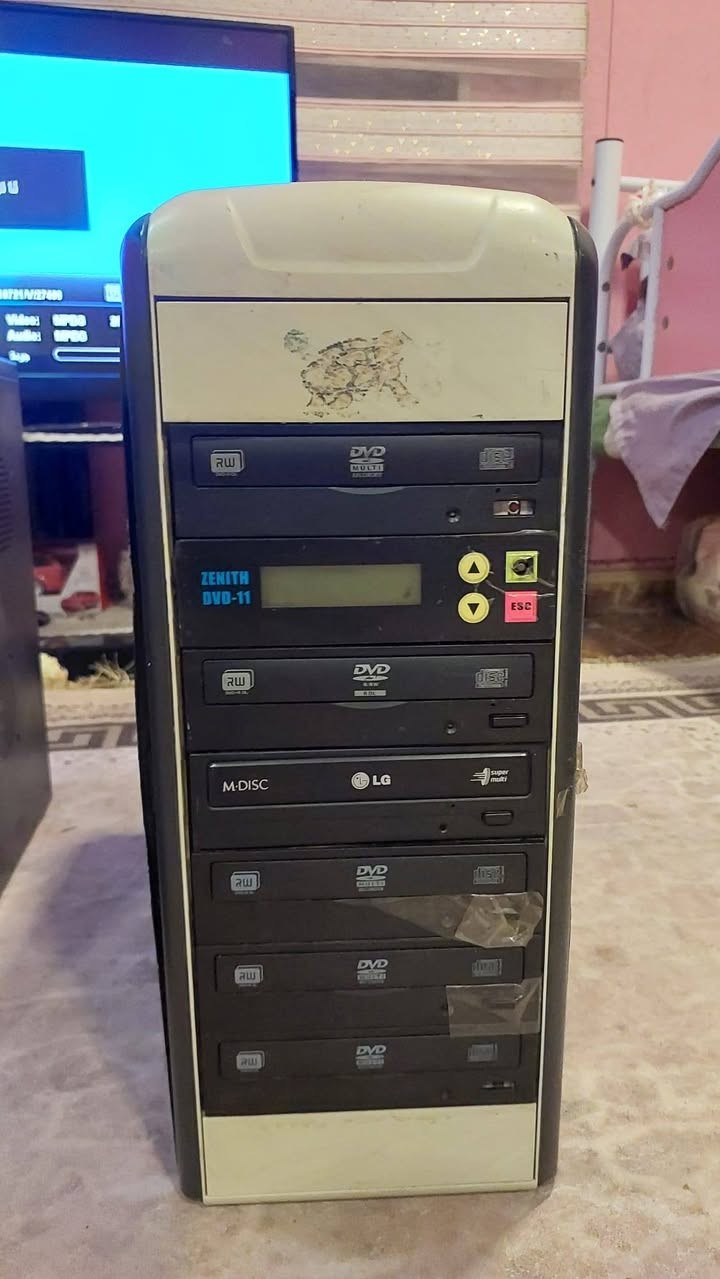 دبلي كيترات لطباعة الأقراص الليزريه CD ,DVD
نظيفات وشغالات على الفحص 
الأسود 1 × 7
الابيض 1 × 5
مكاني بغداد الجديدة للتواصل والاستفسار الاتصال على الرقم واتساب 
***********
