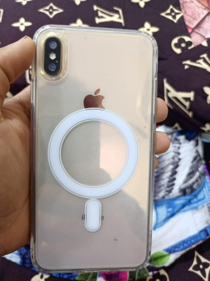 سلام عليكم تلفون آيفون اكس إس ماكس ذاكره ٢٥٦ بطاريه مبدله جديده١٠٠  شاشه مبدله  مال تفصيخ سعره ١٥٠ بيه مجال ***********
