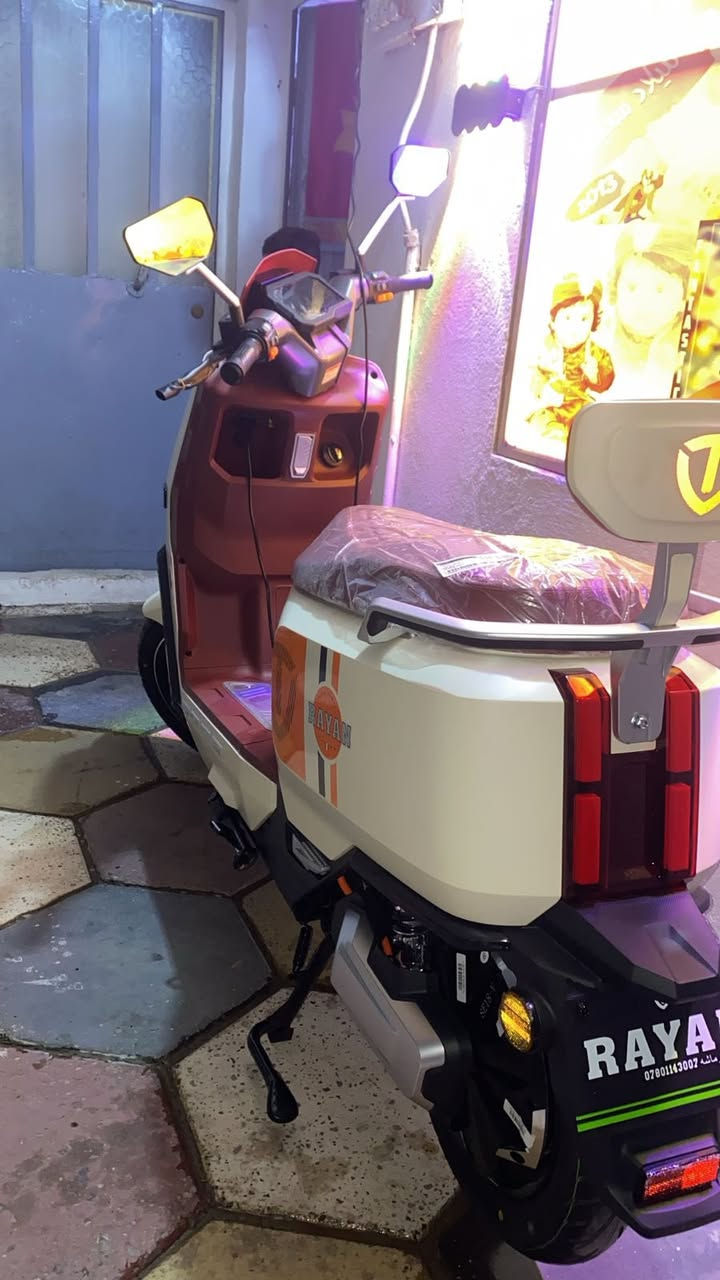 🚨🔥للبيع طة كارتون  دراجة الريان RAYAN – وحش الكون VIP  🔥🚨
📍 وضعية  الشركة – نظافة وكالة 💯

⚙️ المواصفات الفنية:
🔋 بطارية كرافين كاربون جل 35 أمبير / 72 فولت
⚡ محرك ملف 2000 واط – سرعة حقيقية 80 كم/س
🚀 مدى حقيقي 80 كم
🖐️ بصمة عدد 2 + تشغيل عن بُعد
🔒 جهاز إنذار ضد السرقة
🛑 بريك دسك + دهن ديلات هايدروليك ناعمة جداً
🪶 قيادة ناعمة ورزينة جداً على الطريق
💺 كشن سياحي واسع لشخصين + مساحة تخزين كبيرة تحت الكشن
🛞 إطارات 12 / 90 / 90
💡 إشارات LED أمامية وجانبية + إشارة رباعية
🔁 إمكانية الرجوع للخلف (R)
🔋 نظام TTFR لإعادة الشحن عند استخدام البريك
✅  البطارية 6 مسطرة 
ملاحضه ملاحضه الدراجة زيرو
📦 الحالة: جديدة بالكامل

للاستفسار الاتصال/ 

***********

العنوان بغداد
