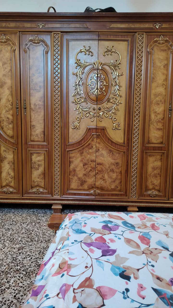 توجد غرفة نوم كاملة صاج اصلي نظيف للبيع غرفة نوم كاملة الاتصال على واتساب ***********
