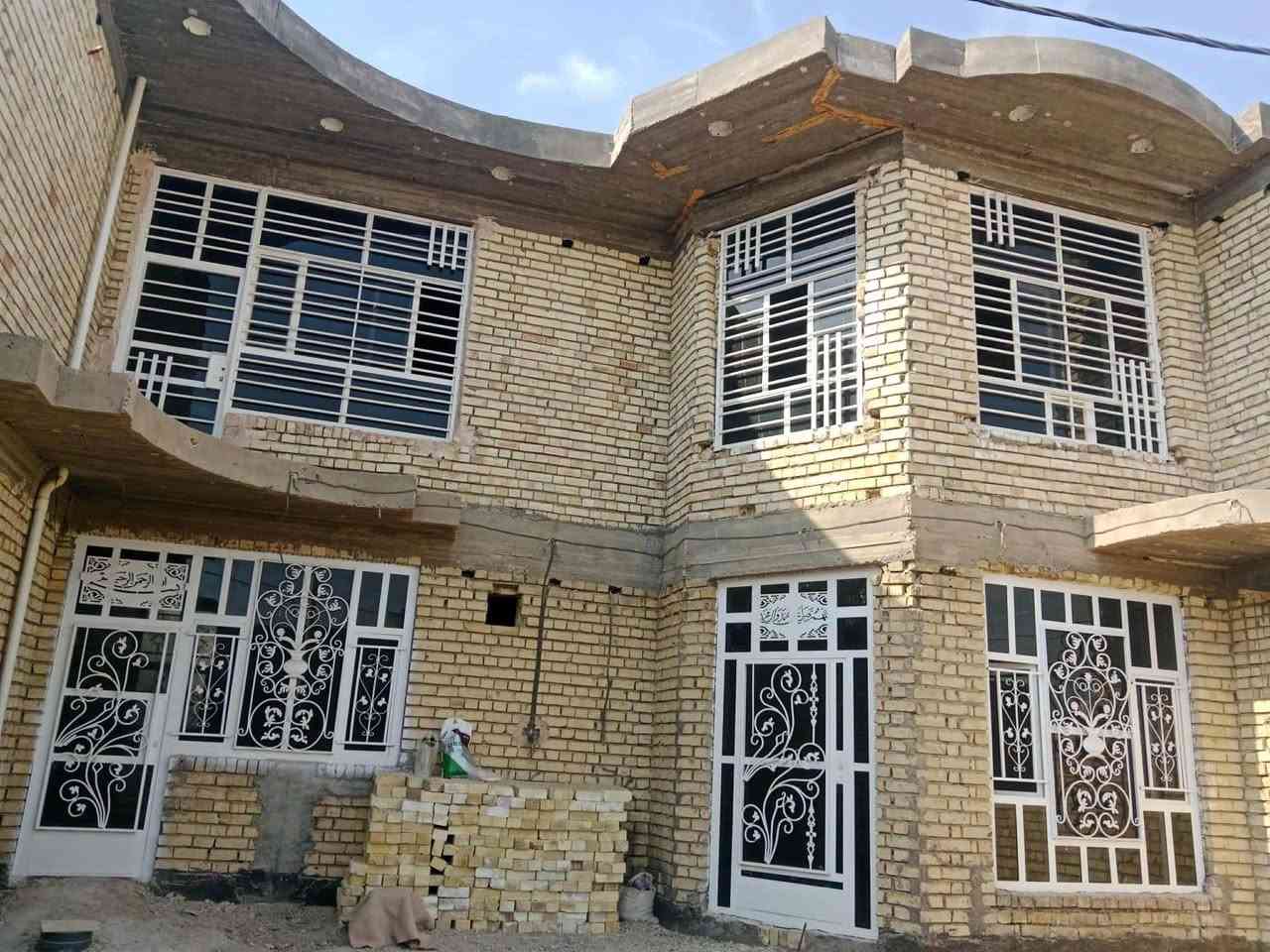 دار للبيع.

مساحة 250.الواجه 10 نزال25 حي الغدير شارع 20طابو صرف 
البيت طابقين ستقبال+ كلدور +مطبخ+ غرفتين + وصحيات الطابق الاول
الطابق الثاني.
غرفتين نوم +كلدور+صيحات

مباشر مع صاحب الدار
***********
