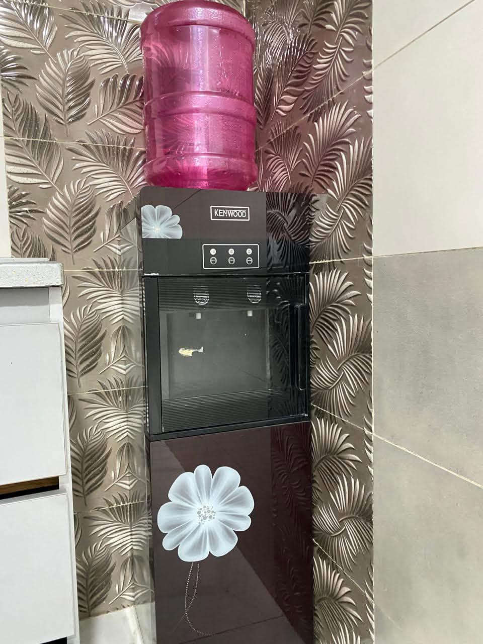 السلام عليكم
للبيع 
غلف مجمده 
طباخ
وبراد
