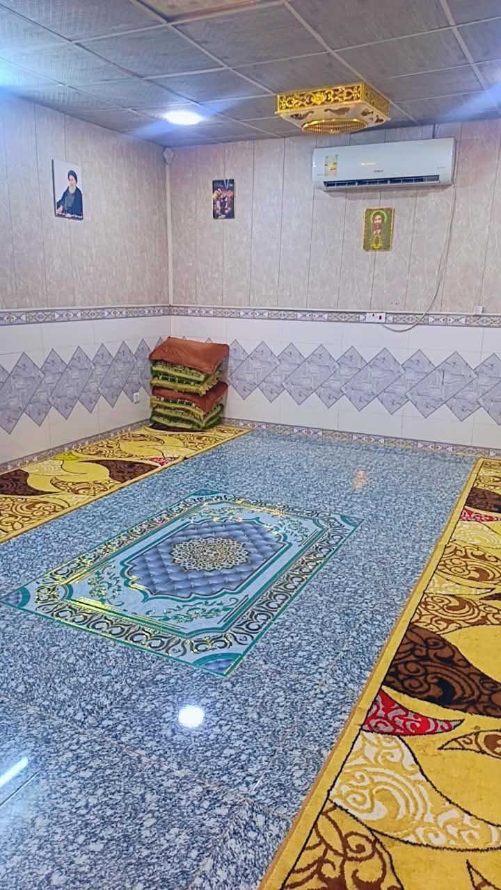 السلام عليكم بيت مربع ركن 100 متر خلف سوق الوله منطقت 4000 الف ستقبال 6×4 ونص غرفه 4×4
صاله 6×5 ونص ولفديو هوه يوضحلكم تفصيل البيت 
سعر خاص ***********
