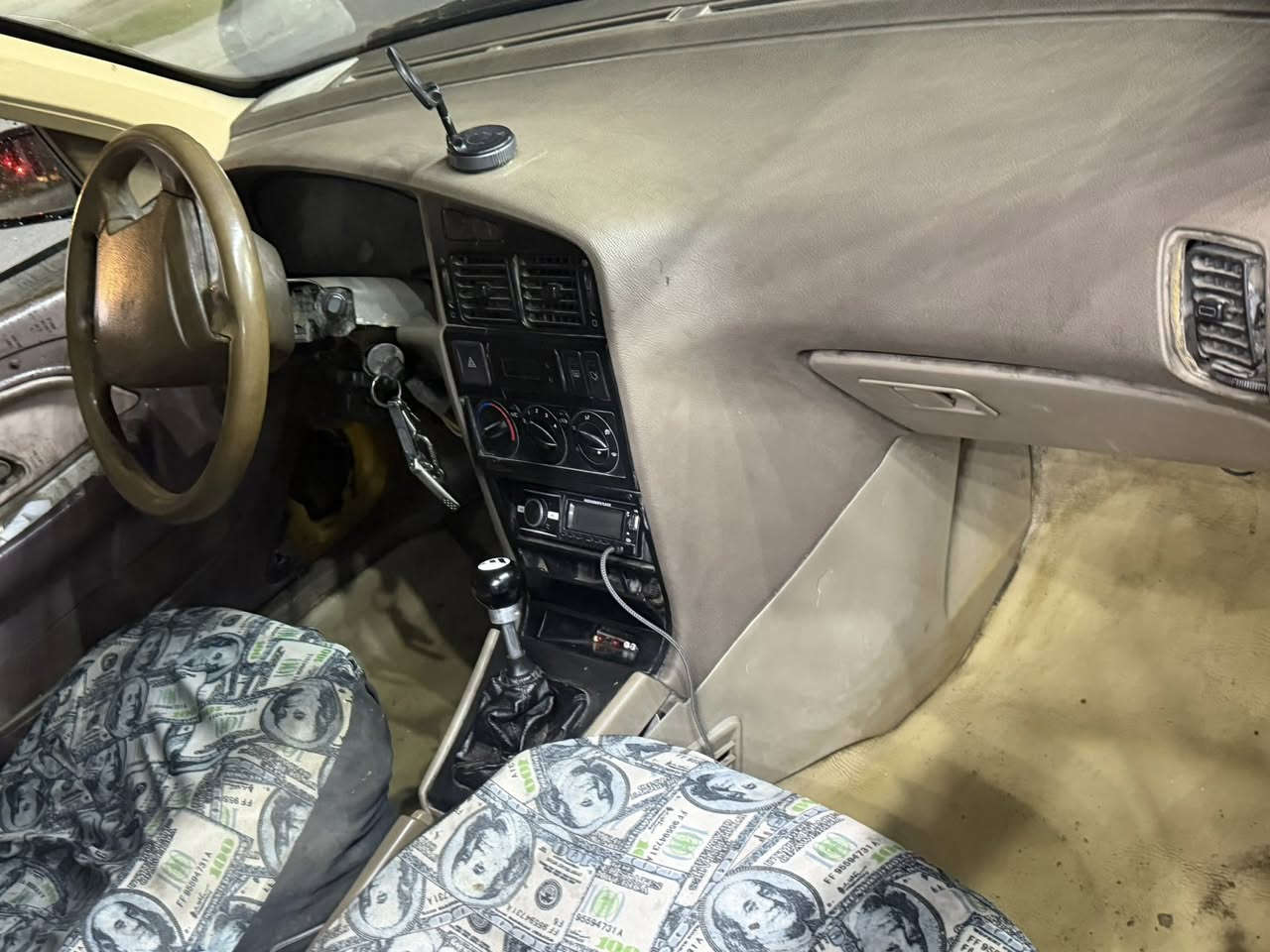 السلام عليكم
بيجو 405 رقم بابل 
سياره شغاله وكلشي مابيها والكشر شوف العين 
مداور ثاني يوم 
مكانه كربلاء 
السعر 25 وبيها مجال 
الاستفسار ***********
