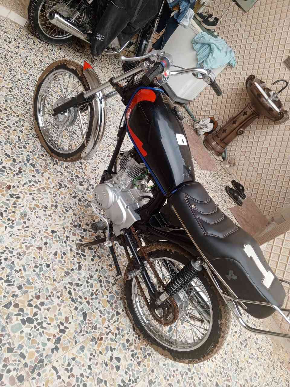 سلام عليكم دراجه. ان تنس مكفواله محرك بس مفيلس والباقي كفاله من طول الطول ما عوزه برغي تعمير جديد صاله شهرين مكاني عماره. حيل عسكري سعره 550 وبيه مجال قليل رقمي وتساب بس ***********
