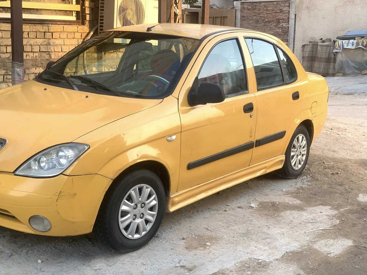 طيبه موديل 2015رقم بغداد سنويه وهزه جديد سياره بيه نص باب صبغ وجاملغ امامي نقص تبريد عوزه غاز ونص مشط يعني حداديه باقي سياره مابي شي مكينه كير تايرات وشرط التحويل سعر35وبيه مجال مكان كربلاء ***********
