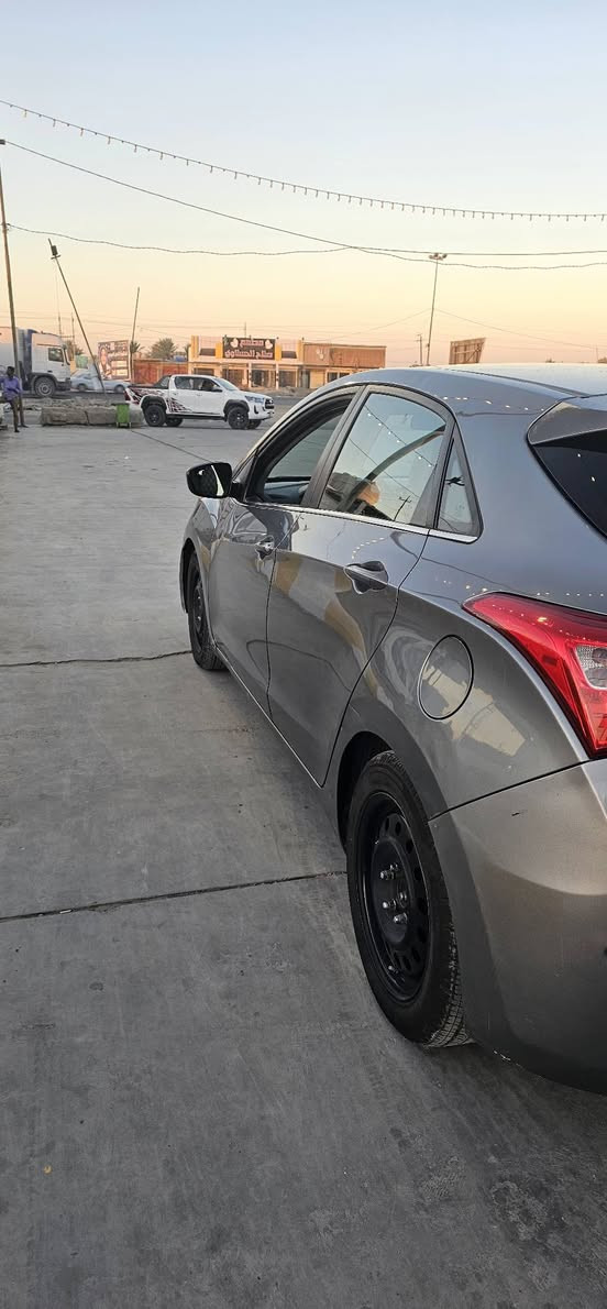 السلام عليكم 
النترا Gt 2016 
محرك 2000gdi 
ماشية 180 mil 
رقم بغداد انكليزي 
بيها بنيد وباب وجاملغ جهة  بصف السايق صبغ بدون دواخل
محرك لا تبخير ولا تنقيص نشط وكيرAT مكفول خير من
 الله السيارة عليها ادامة كاملة 
السعر 92 $وبيها مجال مكانها بغداد 
***********
