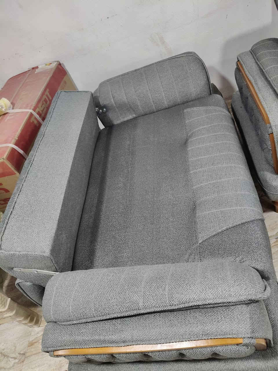 🔥✨ تخم تركي فاخر  فخامة وراحة بنفس الوقت ✨🔥

🏬 متوفر لدى معرض الرائد للأثاث المنزلي 🛋️💎

إذا تريد صالة مرتبة وتلفت الانتباه 😍👌
هاي التخم اختيارك المثالي ✨🏠

✨ المواصفات:
🔹 قماش تركي ثقيل درجة أولى 🇹🇷🧵
🔹 إسفنج سوبر كثافة – قعدة مريحة وما يهبط 💺☁️
🔹 هيكل خشب قوي ومتين 🪵💪
🔹 أرجل خشب طبيعي بتفصيل أنيق ✨
🔹 خياطة نظيفة وتشطيب مرتب 🎯👌
🔹 تصميم مودرن راقي يناسب كل الأذواق 🏡✨
🔹 🔥 تجي قلاب وتتحول إلى جرباية (سرير) بكل سهولة 🛏️👌

🏠 مناسب للبيوت الحديثة والكلاسيك 👌

📍 العنوان: سوق بيجي –  مدخل شارع المصرف القديم – من جهة البانزين خانه الحكومية 🗺️

📞 *********** ☎️
📞 *********** 📱

📩 للاستفسار الاتصال على الأرقام أعلاه أو مراسلتنا عالخاص ✉️🔥
