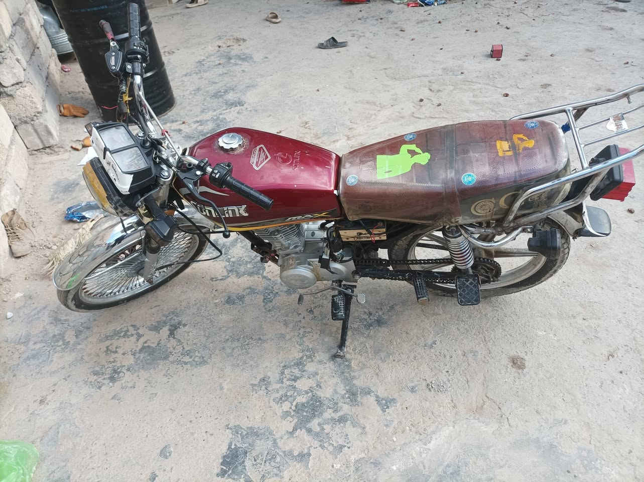 عليكم تايكر 23 الدراجه كامله بس تايراتها تعبانات حيل اوراقهة كامله السعر 450 وبيهة مجال مكاني بابل لأسكندريه ***********
