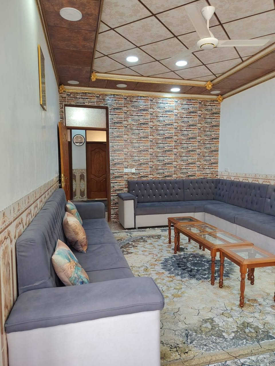 بيت للبيع الموقع المعمل العمالية
مساحة 150 متر بناء حديث 
4 غرف نوم 
استقبال ومطبخ ومزع 
صحيات عدد 2
للاستفسار ***********
