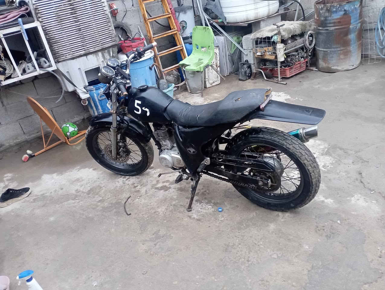 السلام عليكم دراجه قفاز محور مكينه 4كير للبيع كهربائيات كله شغال بريكات امامي خلفي كله شغال السعر 400 وبيه مجال قليل مكاني بغداد الزعفرانية ***********
