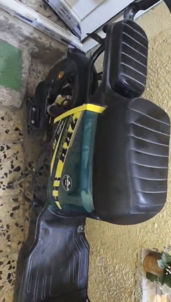 سلام عليكم دراجه R9 موديل 2025 ملف1500 نحاس كهربائيات كامله بس البطاريه مالتهة عطلانه للبيع او المراوس الرقم *********** المكان البصره خمسه ميل السعر خاص
