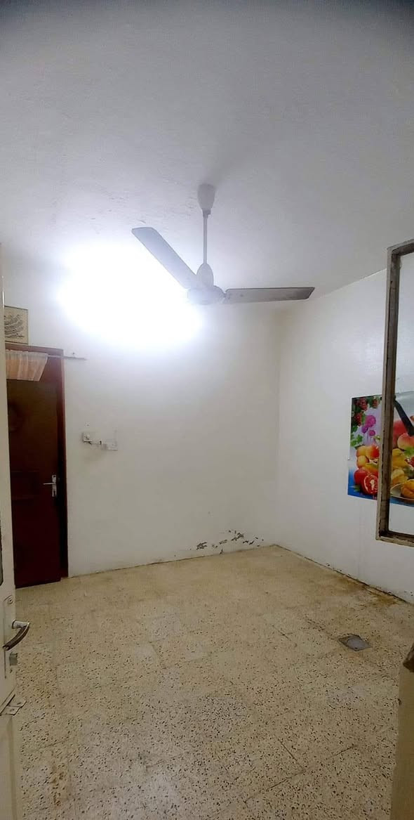 🏠مكتب ابو شمال للعقار 🏠 دار للبيع في حي الصديق الاولى خلف الشارع العام سايدين الصديق 

✴️ مساحة 150 متر واجه 7.5 طابق واحد بناء 2010 

✴️ يحتوي على غرفتين نوم . هول . استقبال . مطبخ . مغاسل . بيتونه كراج . حديقه 

✴️ شرط التحويل مكاتبه مع الشرعي اتجاه شروق شارع تبليط 

                               السعر 175 مليون  
***********
***********    
***********
