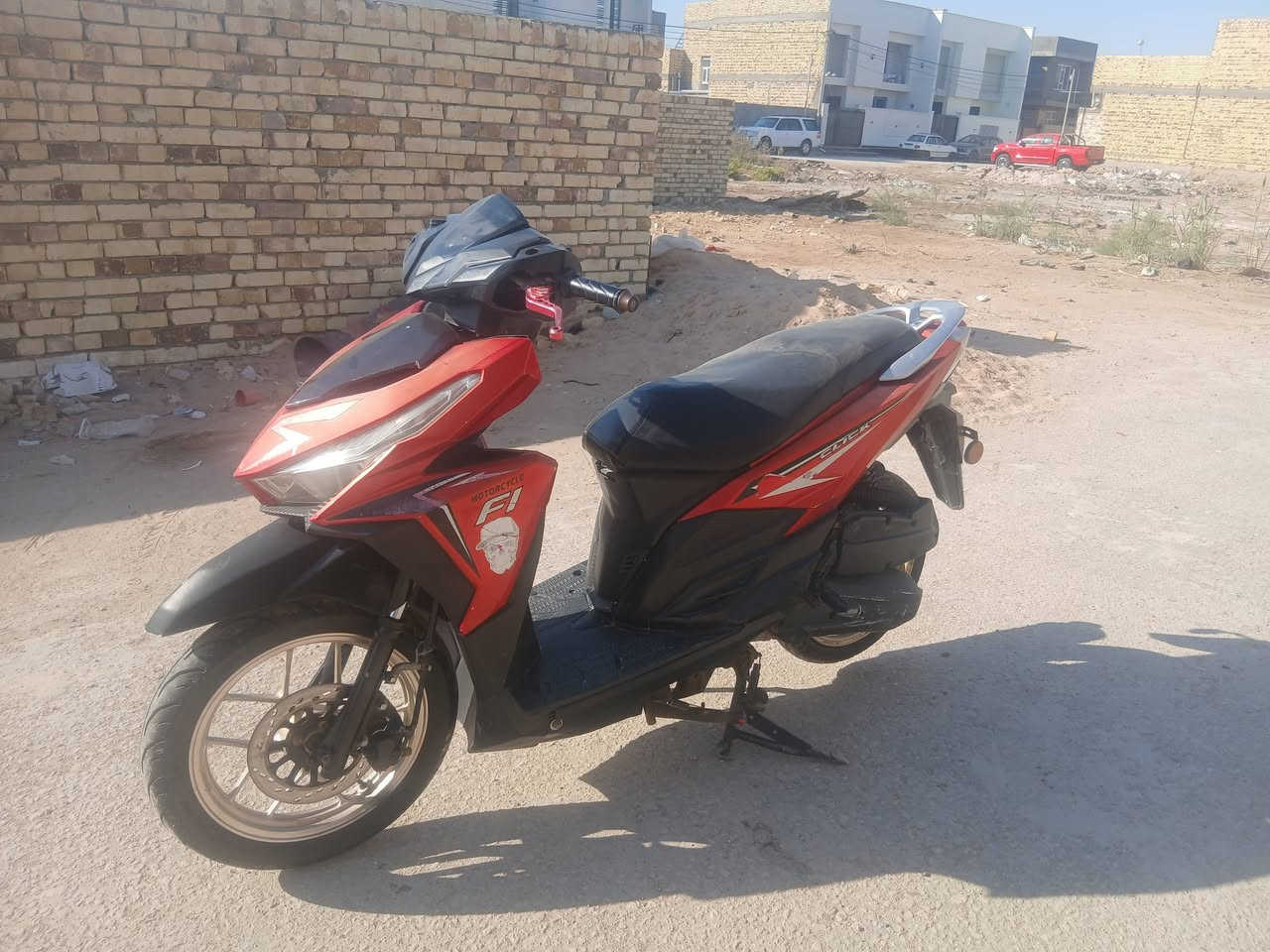 سلام عليكم للبيع هوندا ياباني دراجه جديده بس صارلي فترا تاركهه بعد ما تشتغل ولفات اريدهه ٢٥٠ خمسين واكعه مال تجفيتهه قفل ٢٠٠ دراجه جديده لايت عالي ناصي رماش دبل اشاره كله شغال كيجات سرعه لايت زنون مكاني ديوانيه تقيه 
***********
